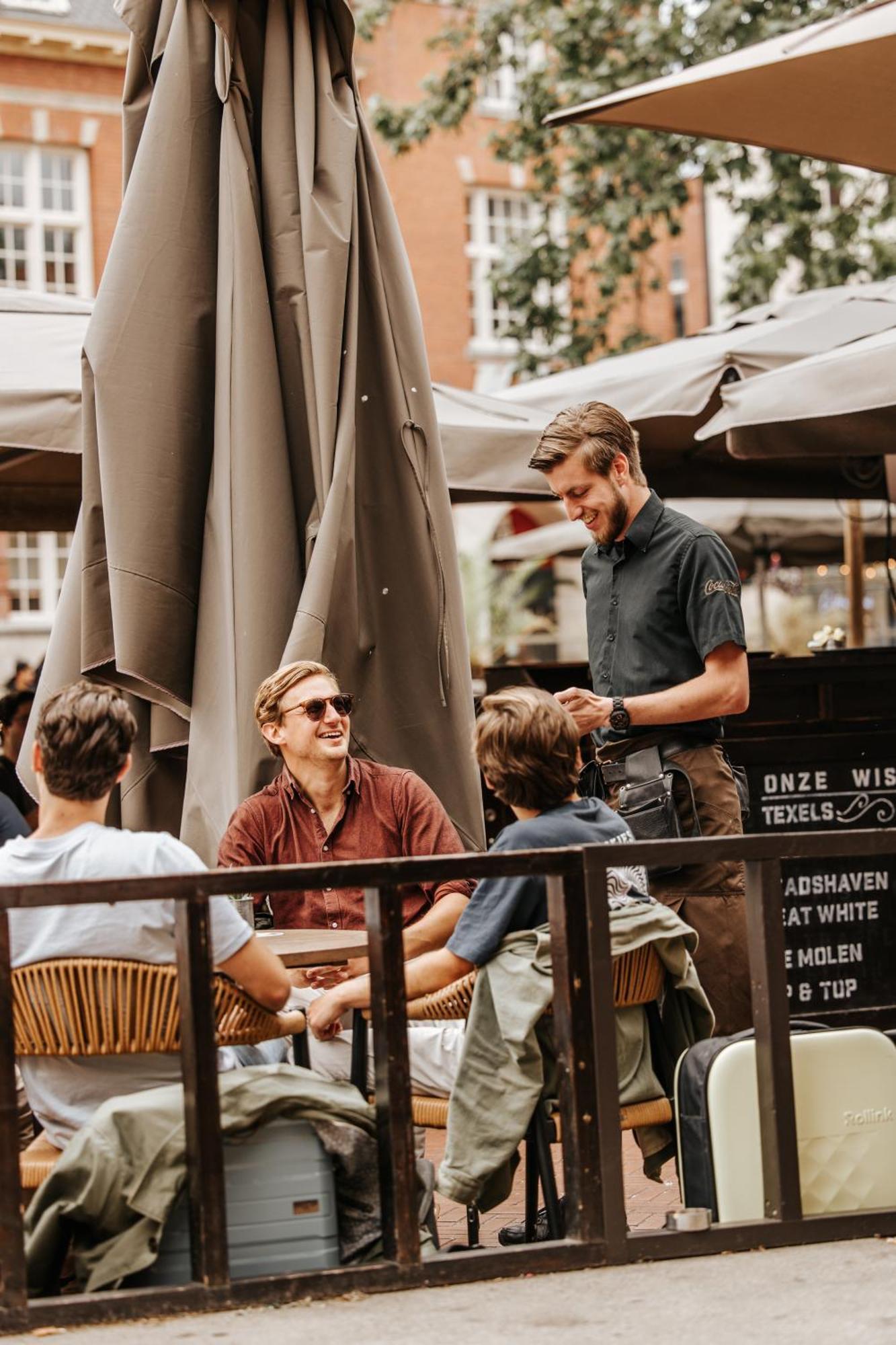 Queen Hotel Eindhoven Luaran gambar